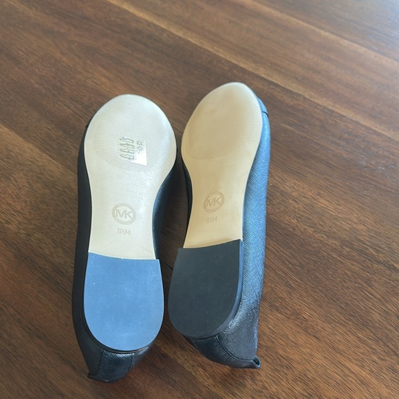 ❤️ HP ❤️ NWOT Michael Kors Black Flats with Silver Ornament - Picture 6 of 6